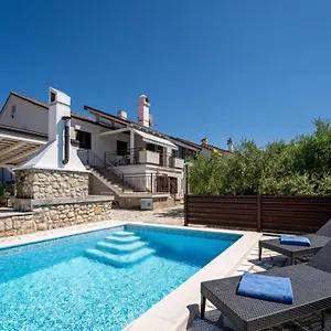 Albaneze Apartment